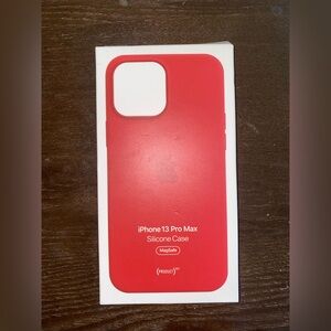 Apple iPhone 13 Pro Max Silicone Case - Red